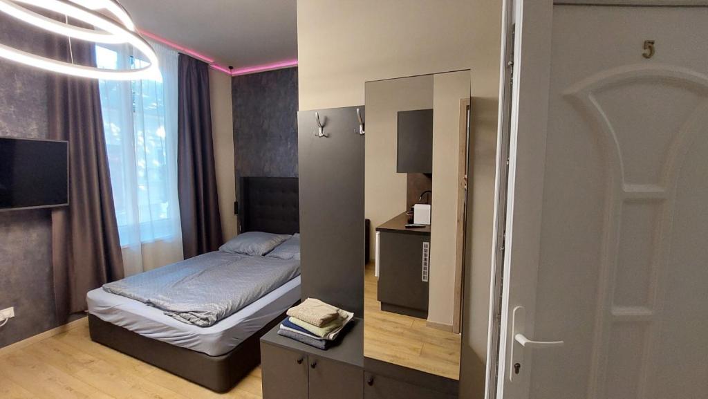 Postel nebo postele na pokoji v ubytování Földváry 3in1 Apartments