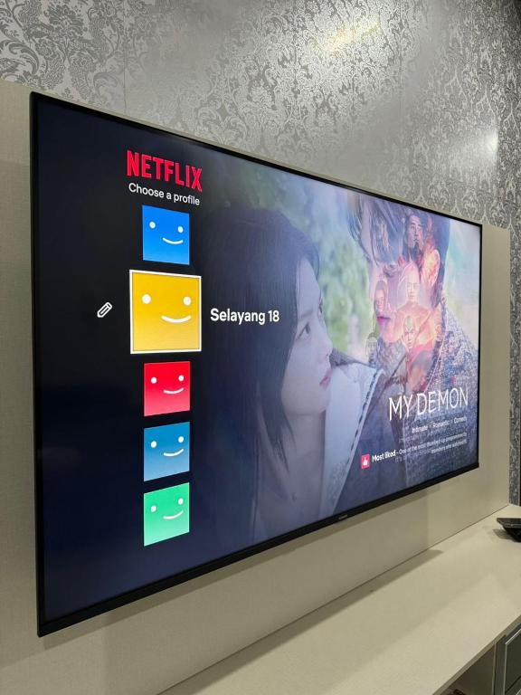 TV a/nebo společenská místnost v ubytování Selayang 18 Lovely 2R2B, Netflx and Wi-Fi provided