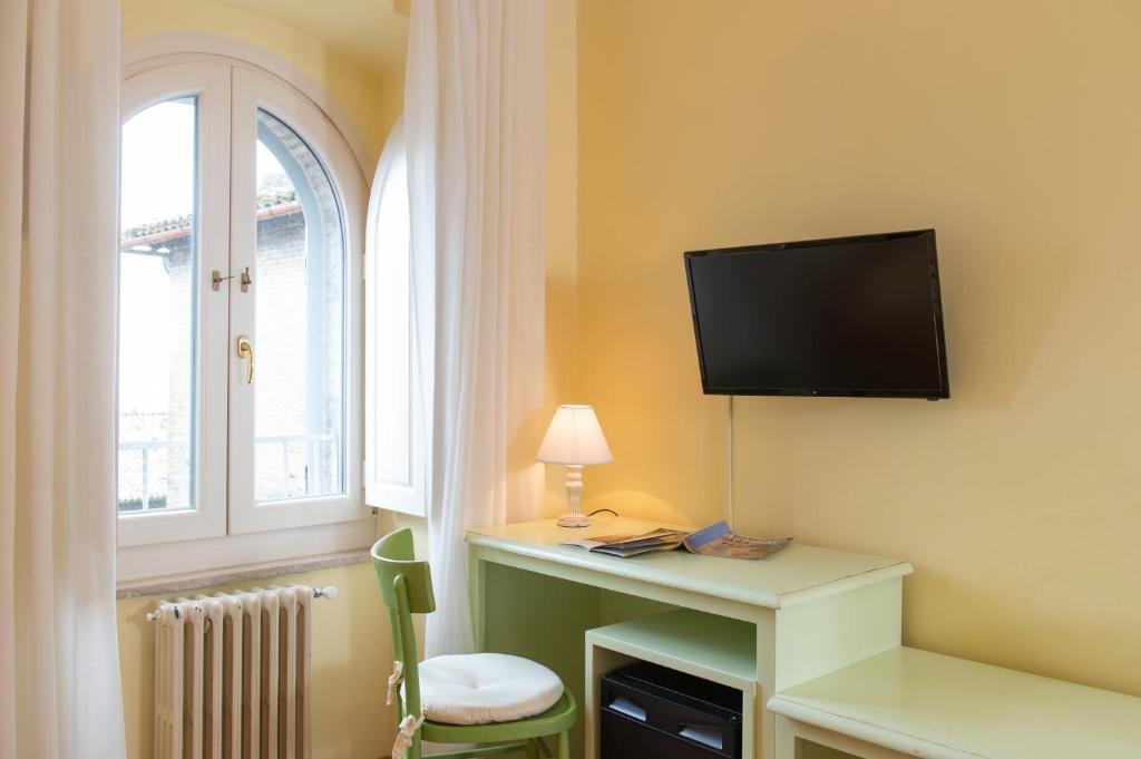 TV a/nebo společenská místnost v ubytování Hotel Minerva