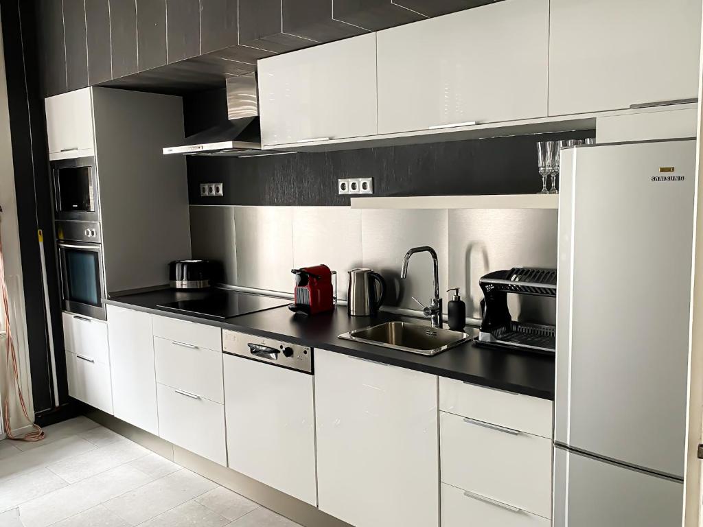 Unique and Spacious Apartment in Downtown 1065 Budapest, 25 Hajós utca kép - 1