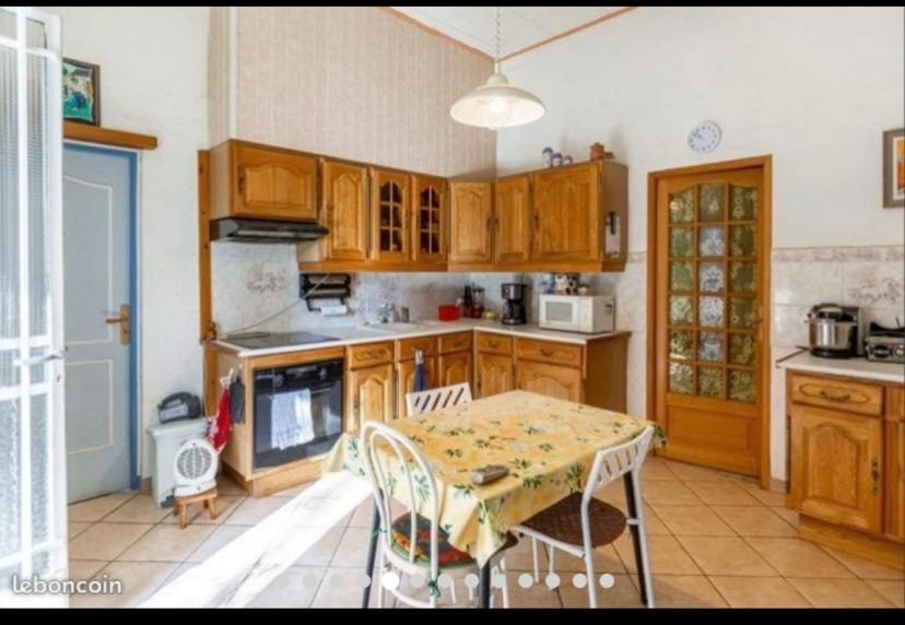 Kuchyň nebo kuchyňský kout v ubytování feuillade ancien partagé