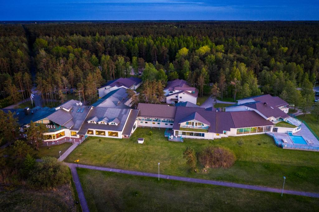 an aerial view of a large house with a yard at Fra Mare Thalasso Spa in Haapsalu