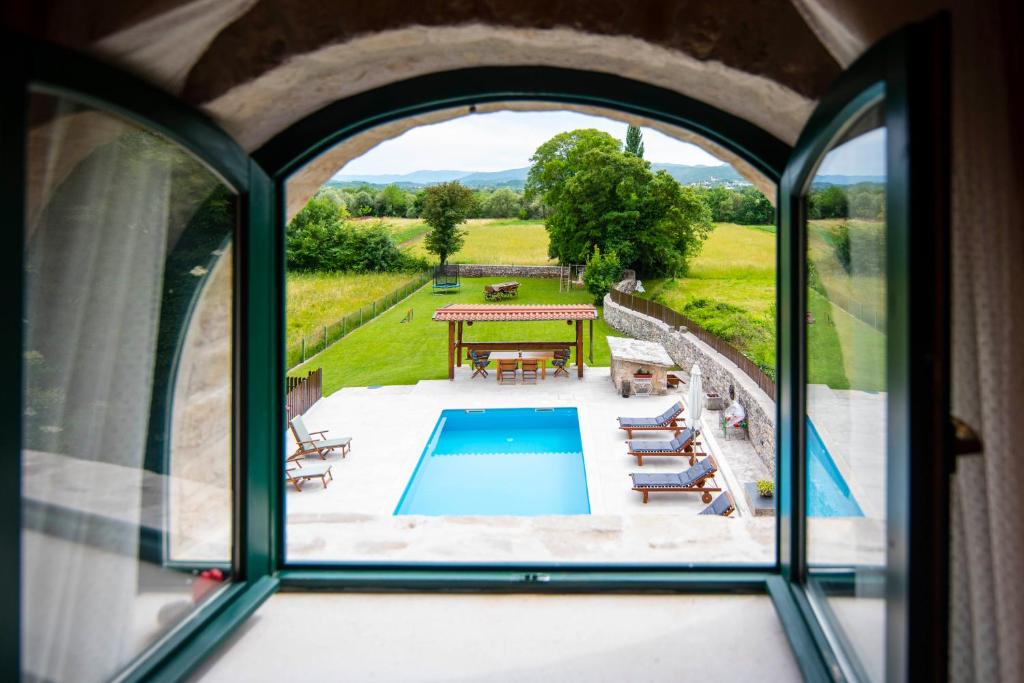 Bazén v ubytování Traditional villa Juta for 8 people nebo v jeho okolí