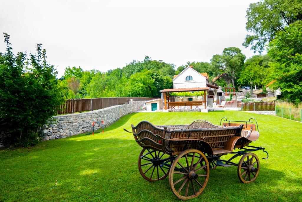 Zahrada ubytování Traditional villa Juta for 8 people