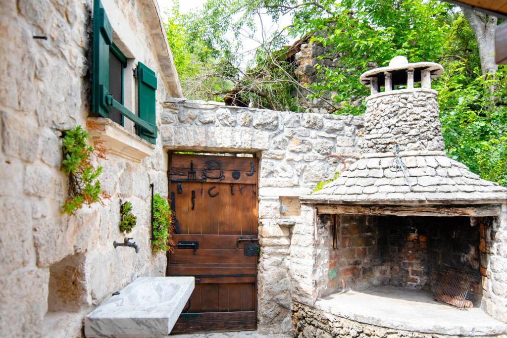 Fotografie z fotogalerie ubytování Traditional villa Juta for 8 people v destinaci Hrvace