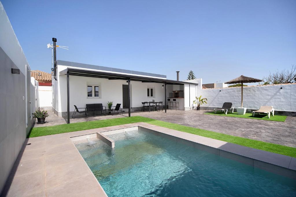 a swimming pool in the yard of a house at Dafer Piscina Privada in Chiclana de la Frontera