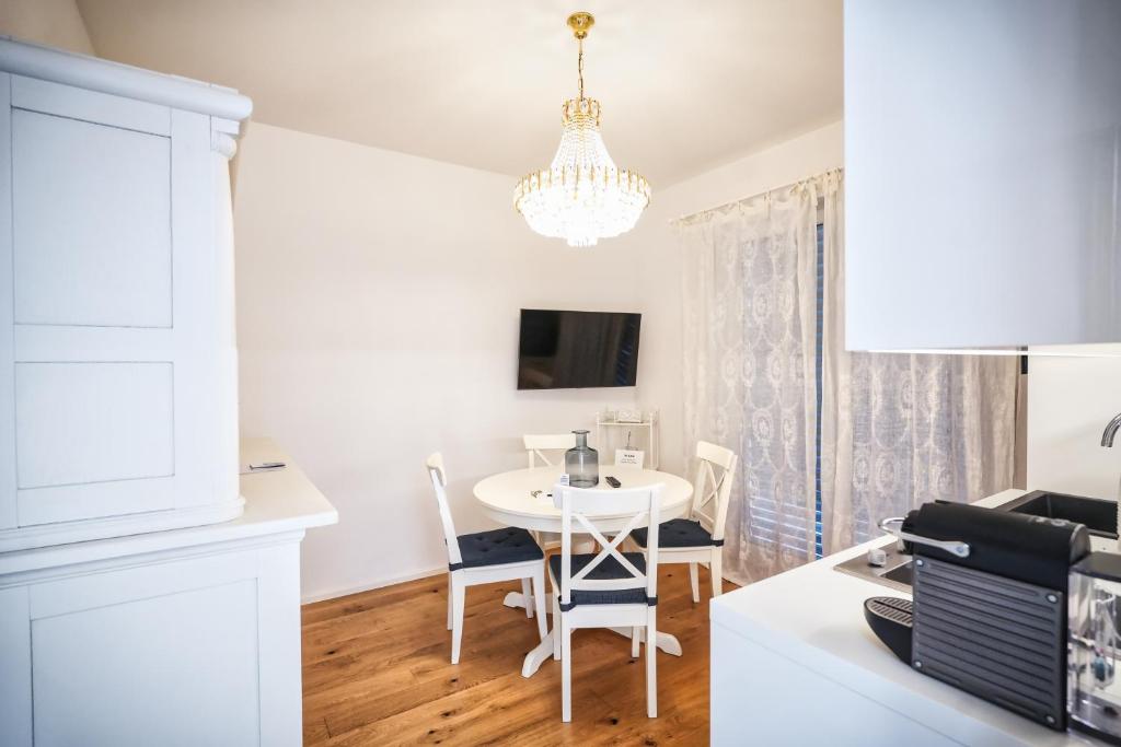 TV a/nebo společenská místnost v ubytování Penta Apartments