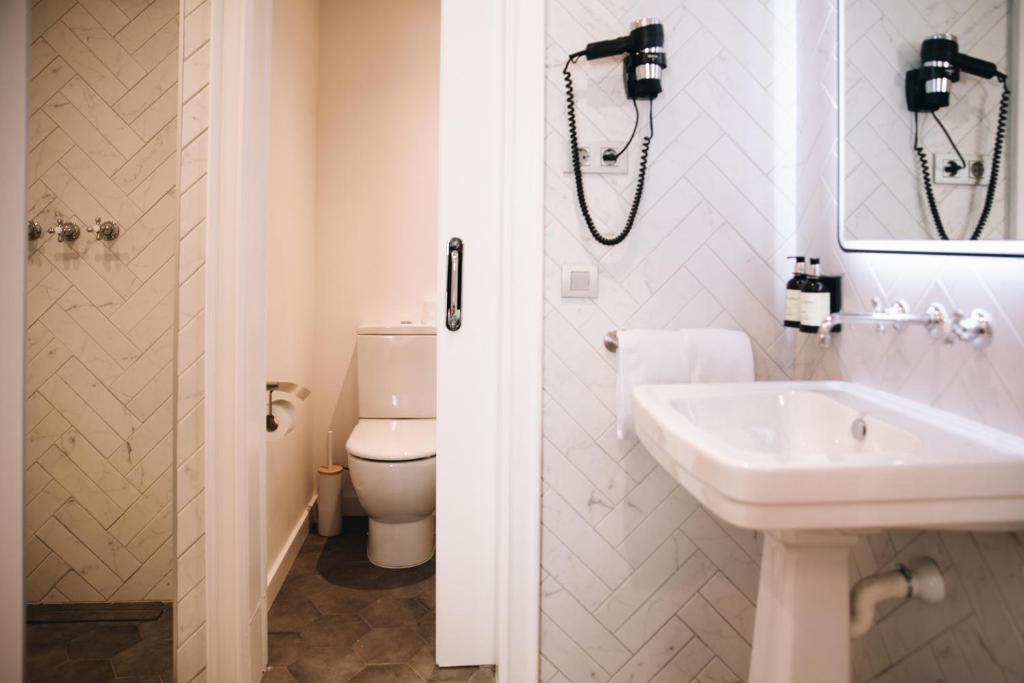 H La Paloma Boutique - Resim 16