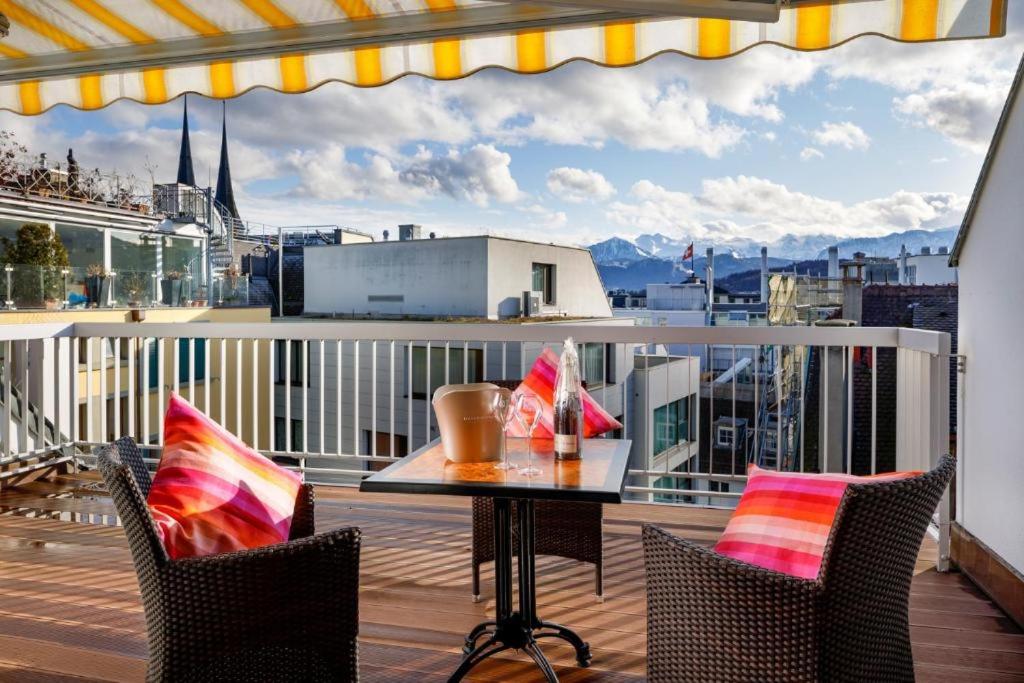 Nespecifikovaný výhled na hory nebo výhled na hory při pohledu z hotelu