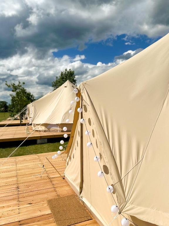 Φωτογραφία από το άλμπουμ του Glamping pospolu σε Mokrovraty