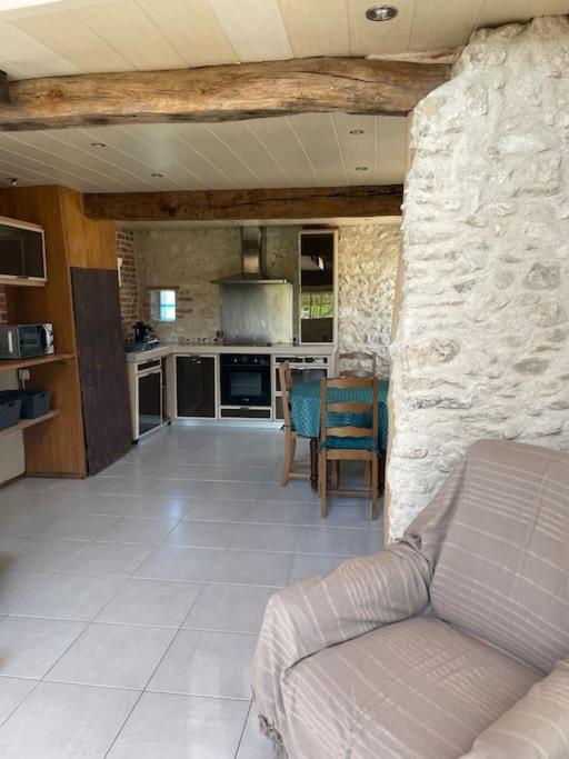 Kuchyň nebo kuchyňský kout v ubytování Gîte le village des champs