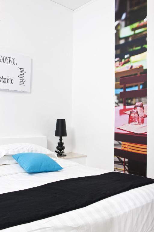 Postel nebo postele na pokoji v ubytování Acqua Vatos Santorini Hotel
