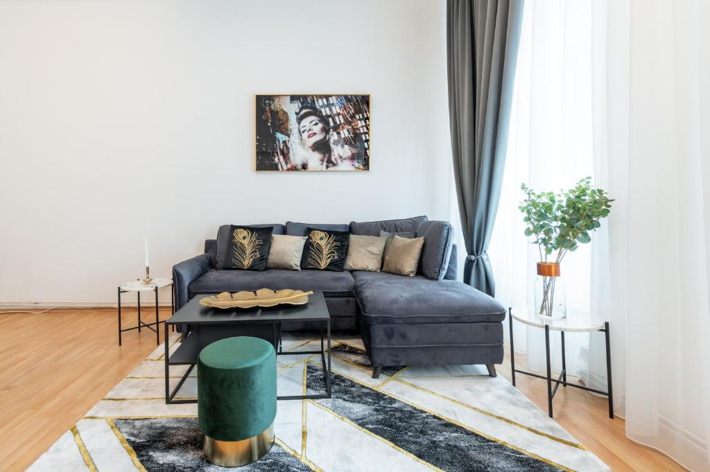 Гостиная зона в Ferris wheel by Christiano Apartments