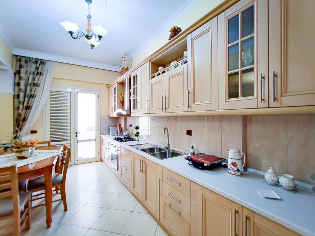 Kuchyň nebo kuchyňský kout v ubytování Comfort Villa