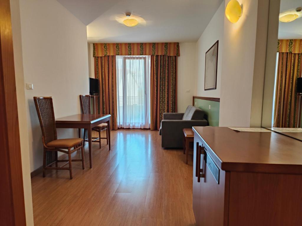 TV a/nebo společenská místnost v ubytování Hotel Il Guscio