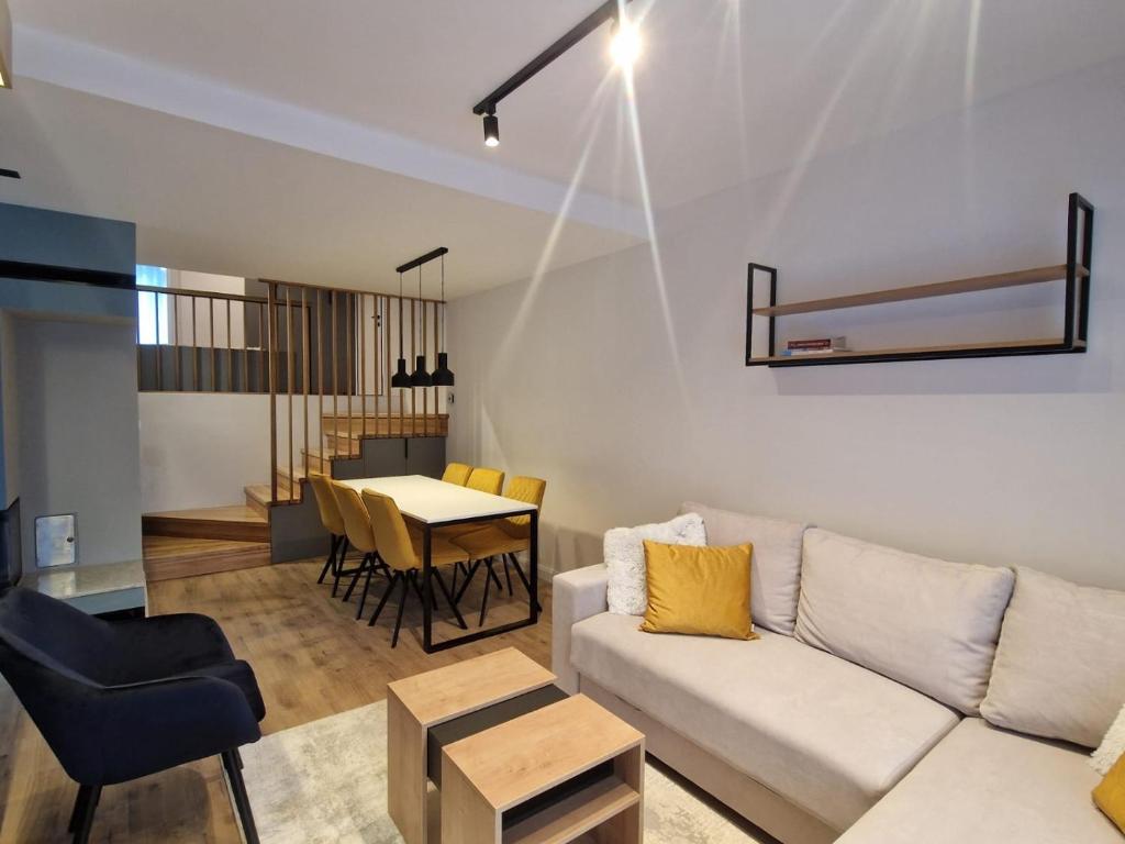 Ruang duduk di Divčigora apartmani