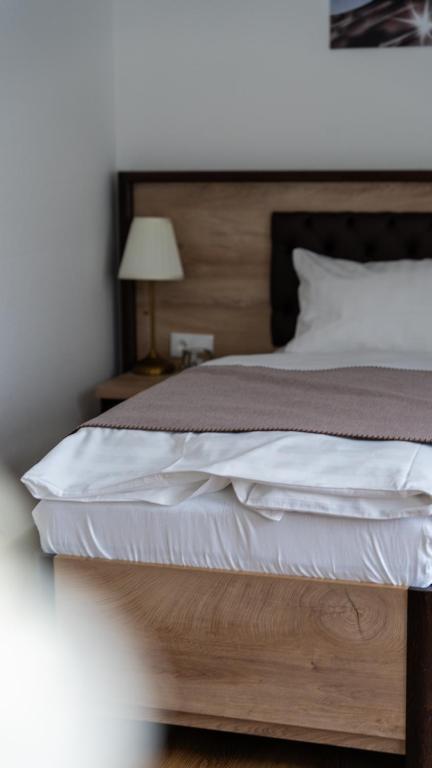 Postel nebo postele na pokoji v ubytování Hotel National