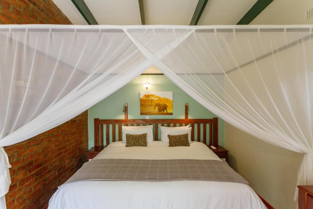 The Courtney Lodge - Deluxe Double Room