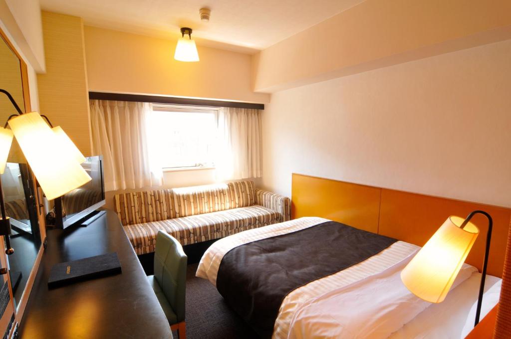Postel nebo postele na pokoji v ubytování Hotel Listel Shinjuku