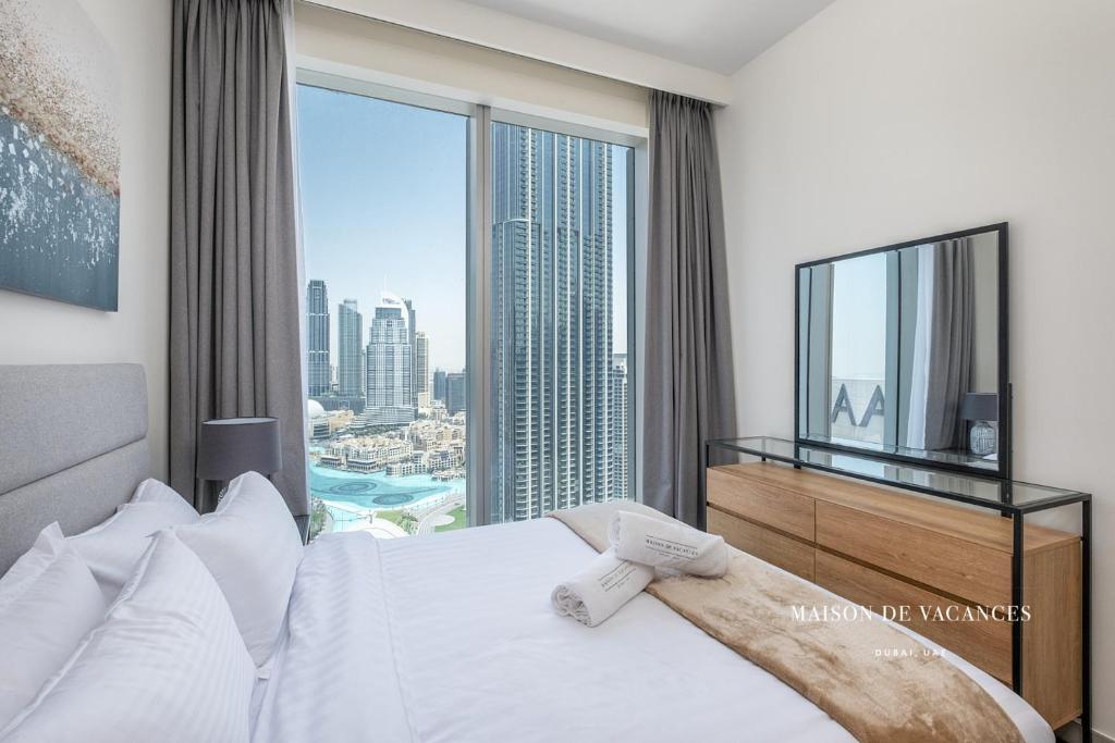 Three Bedroom in Downtown with Burj Khalifa View, Dubai (prezzi ...
