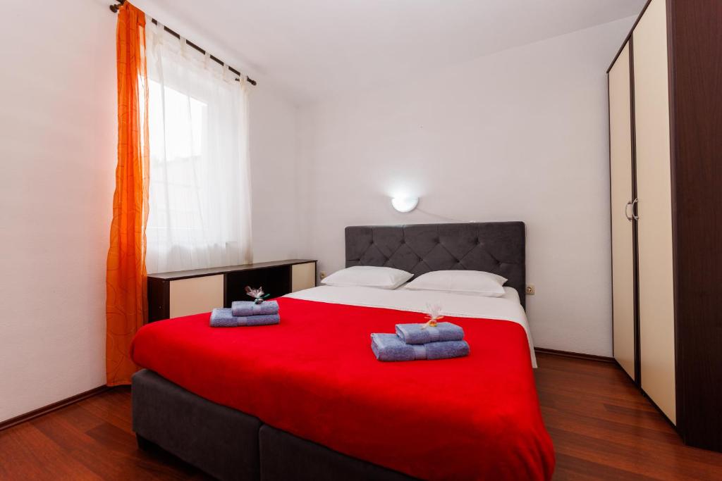 Postel nebo postele na pokoji v ubytování Apartments Stašić Katarina