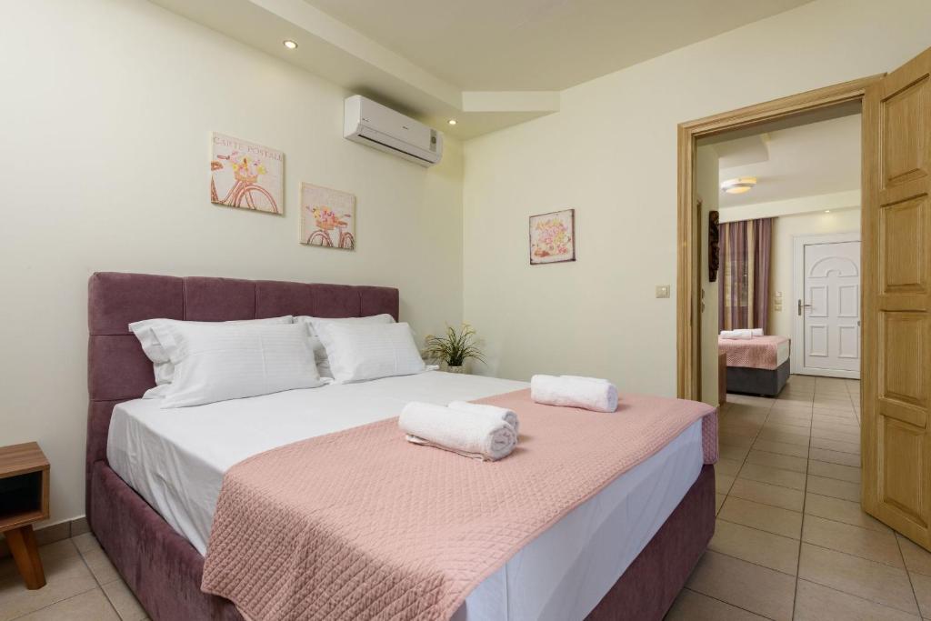 Кровать или кровати в номере Villa Roula