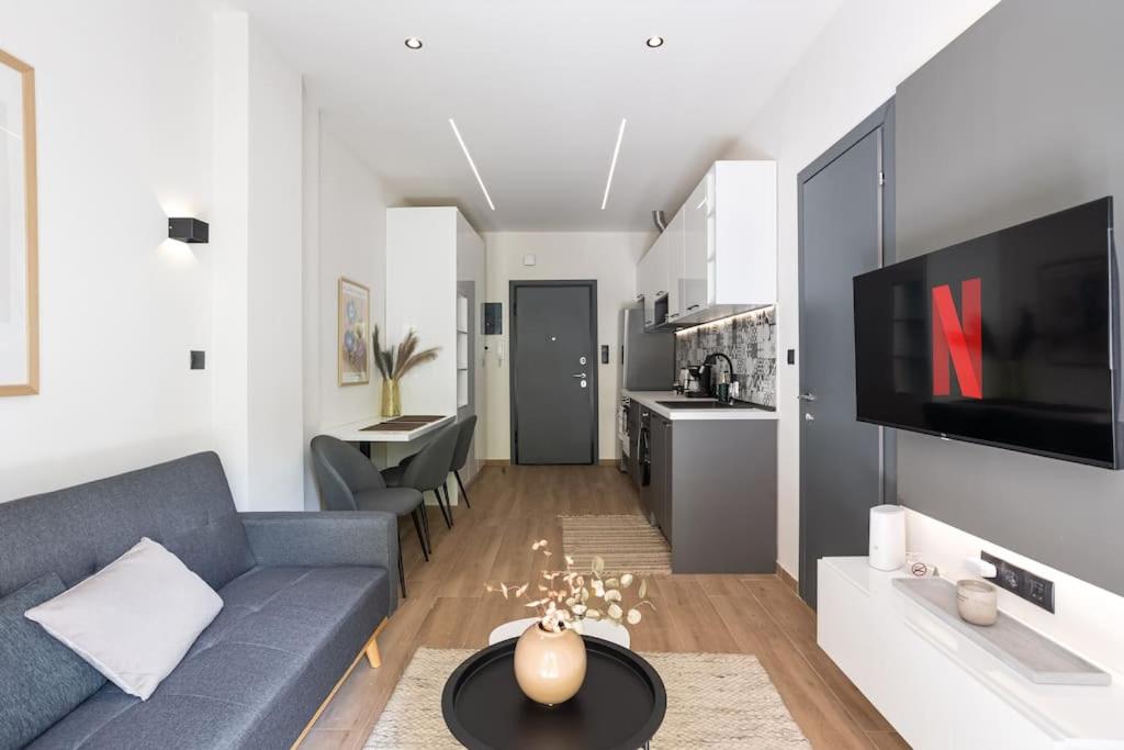 Central Modern Apartment 4