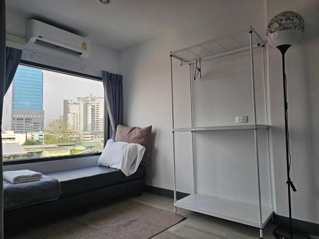 Postel nebo postele na pokoji v ubytování โรงแรมแอเรียเพลส สาทร (AREA Place)