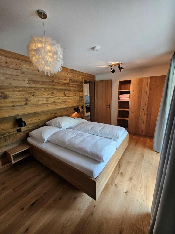 Postel nebo postele na pokoji v ubytování Serner am See