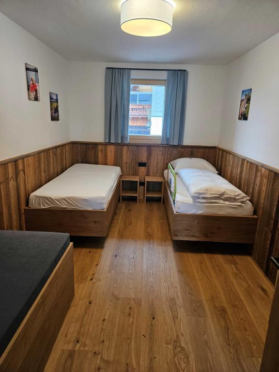 Postel nebo postele na pokoji v ubytování Serner am See