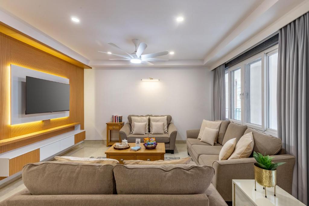 Imagen de la galería de ALAYA Stays Cliff Zen 2BHK Apartments in Panthaghati, en Shimla