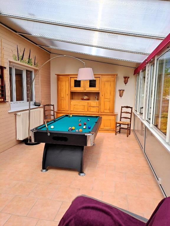 Biliár nebo kulečník v ubytování Le Caprice de la mer - maison avec véranda, jardin