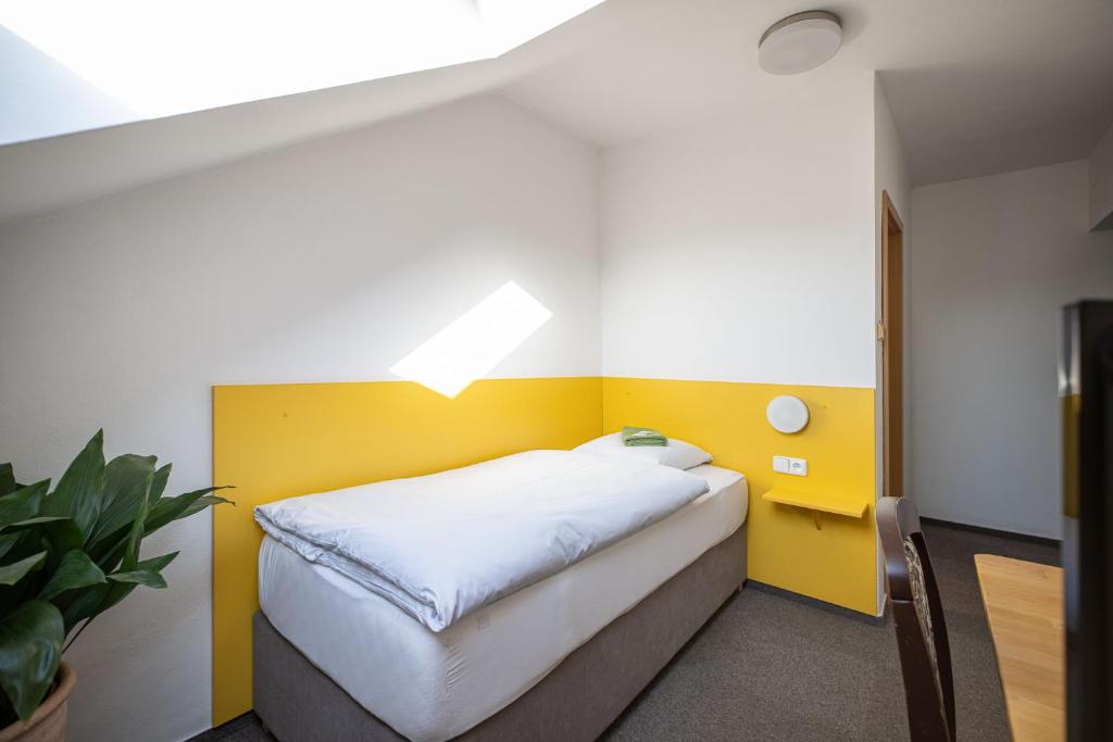 Postel nebo postele na pokoji v ubytování Hotel u Budvaru