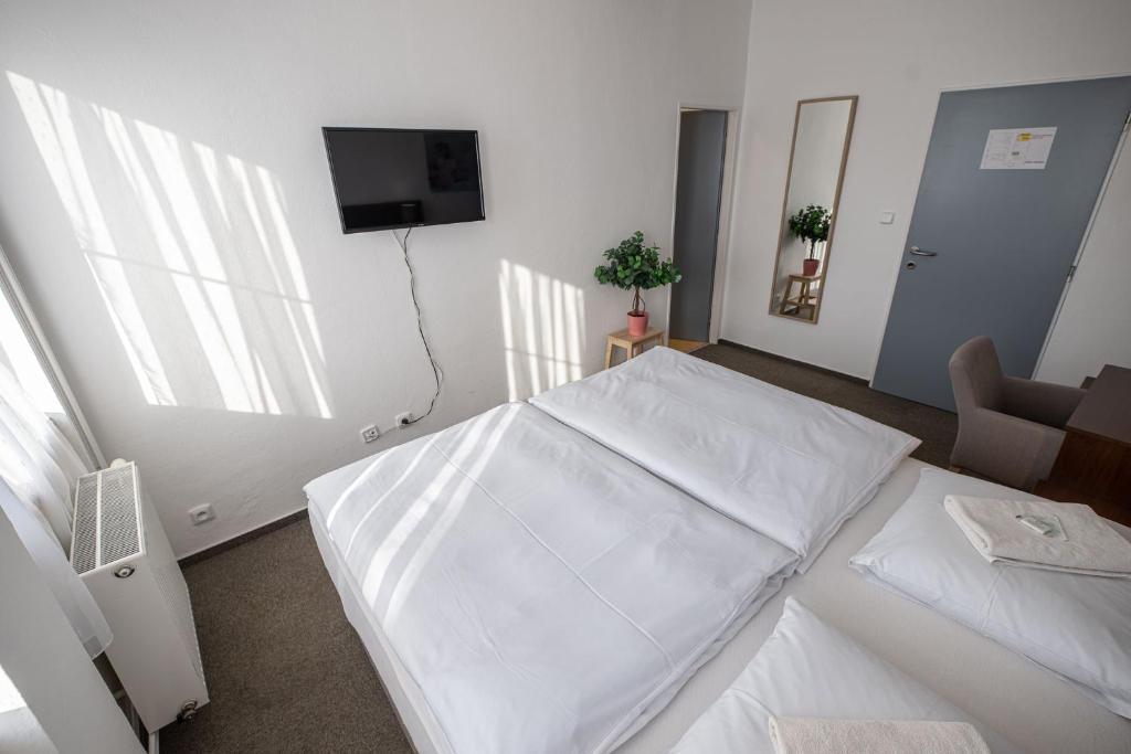 Postel nebo postele na pokoji v ubytování Hotel u Budvaru