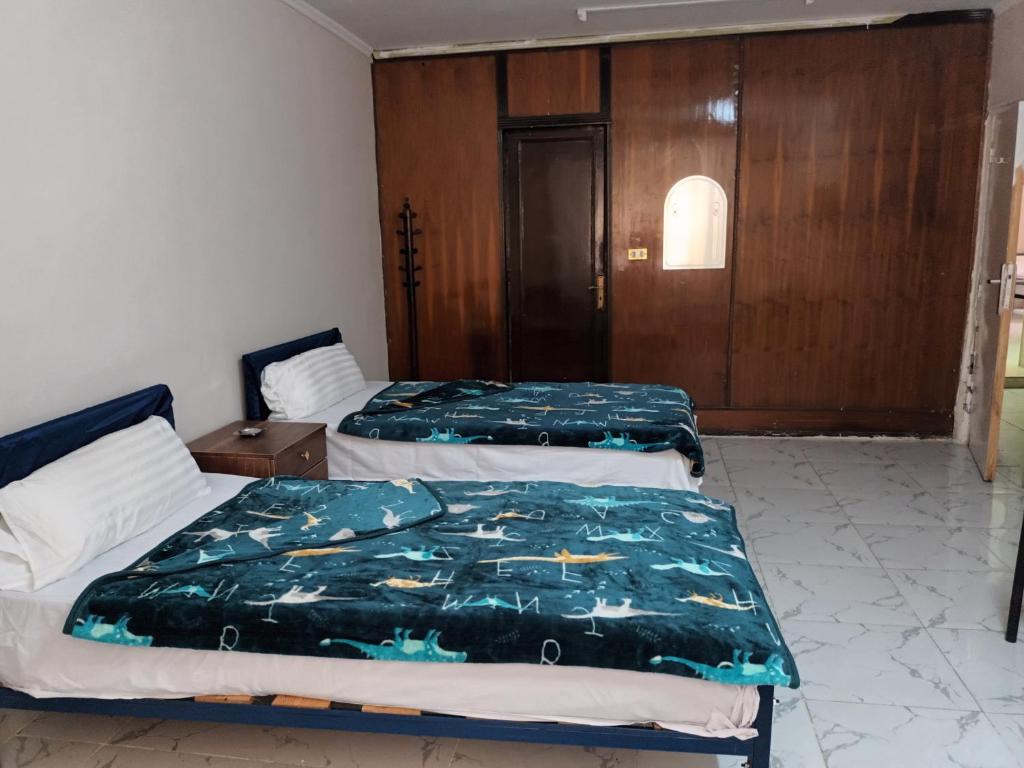Postel nebo postele na pokoji v ubytování Noor Hotel