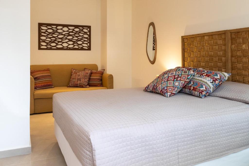 Arancia Elegant Rooms and Suites - 9