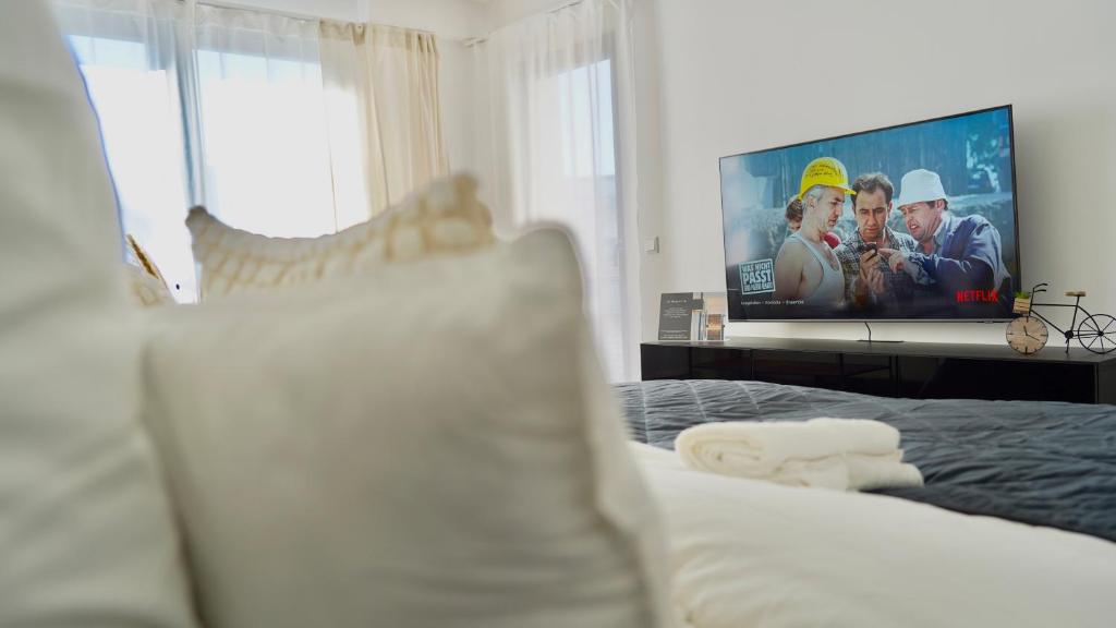 TV a/nebo společenská místnost v ubytování Zentral & Modern nähe Düsseldorf und Köln