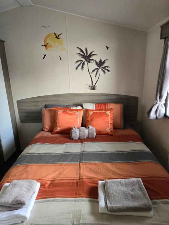 Postel nebo postele na pokoji v ubytování Luxury static caravan