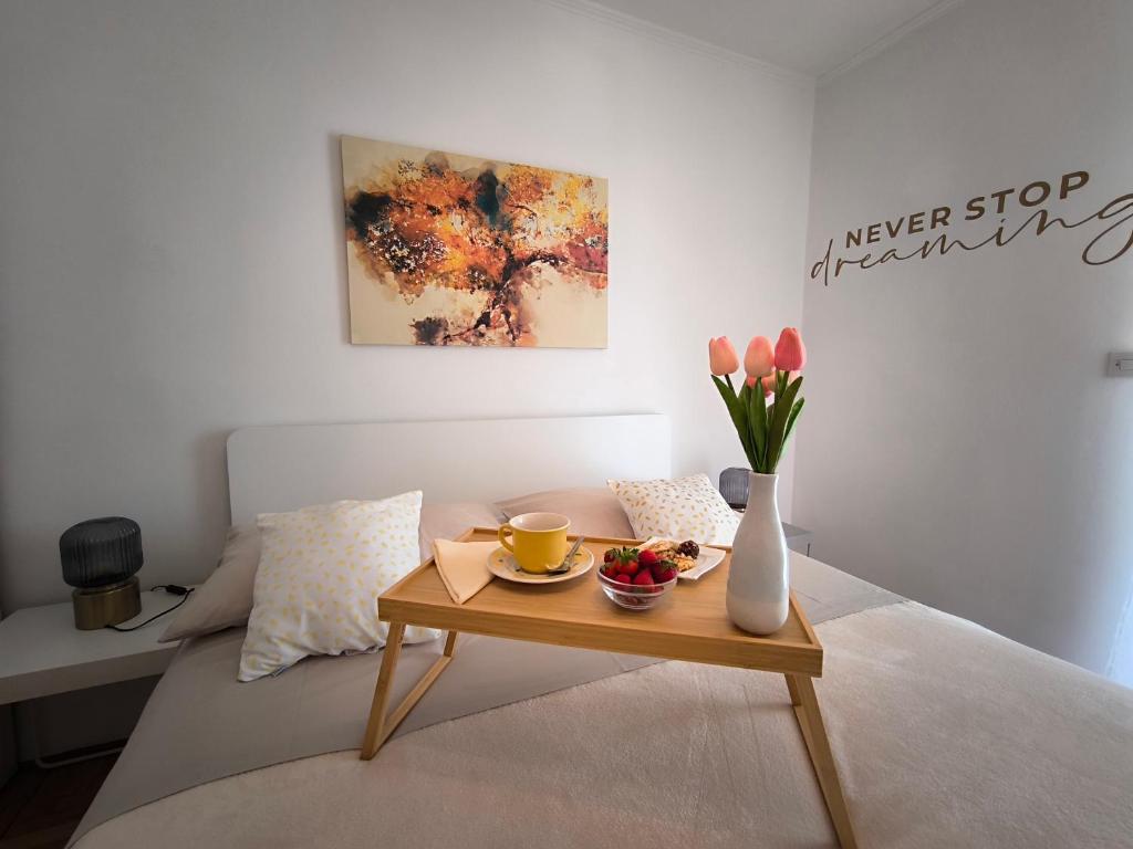Postel nebo postele na pokoji v ubytování Apartments Prosperina Hvar