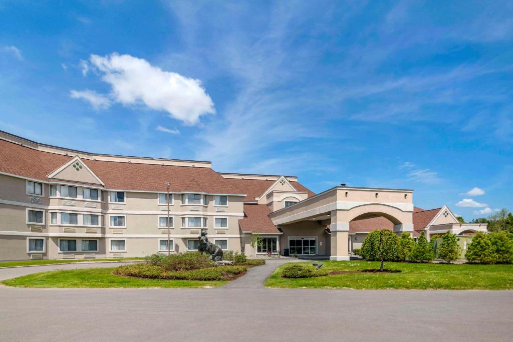 a large building with a pathway in front of it at Black Bear Inn, Ascend Hotel Collection in Orono