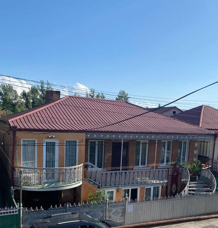 Hoone, kus külalistemaja asub