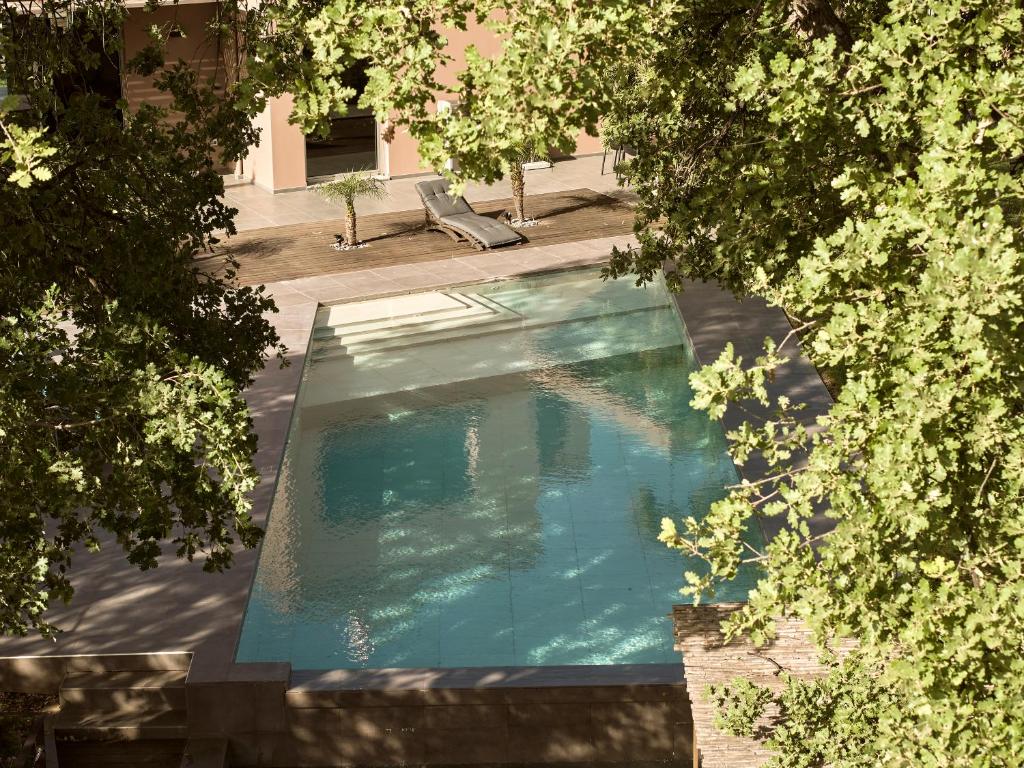 Basen w obiekcie Villa Fuerte Chania - Including Two 7-seater Vans, Airport Shuttle lub w pobliżu