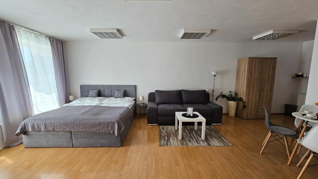 Postel nebo postele na pokoji v ubytování Apartmány v Zlatej uličke