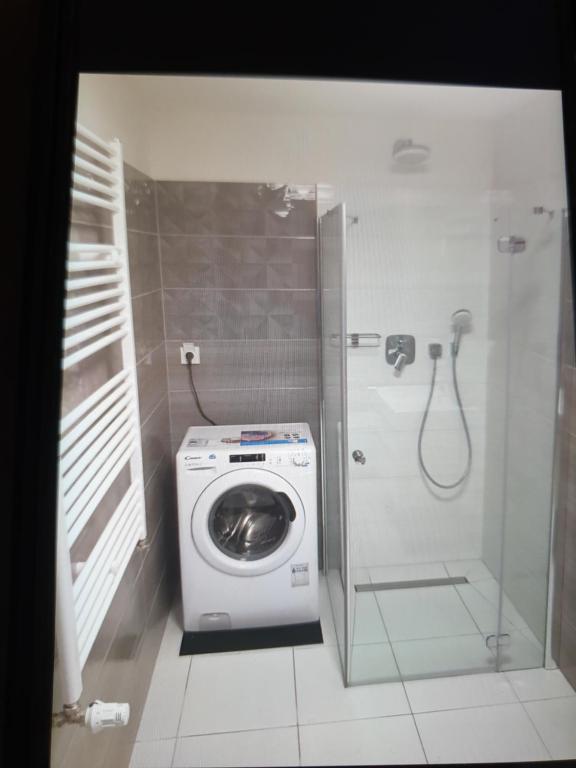 Bilik mandi di Mega Lux Apartament z Basenem & Spa