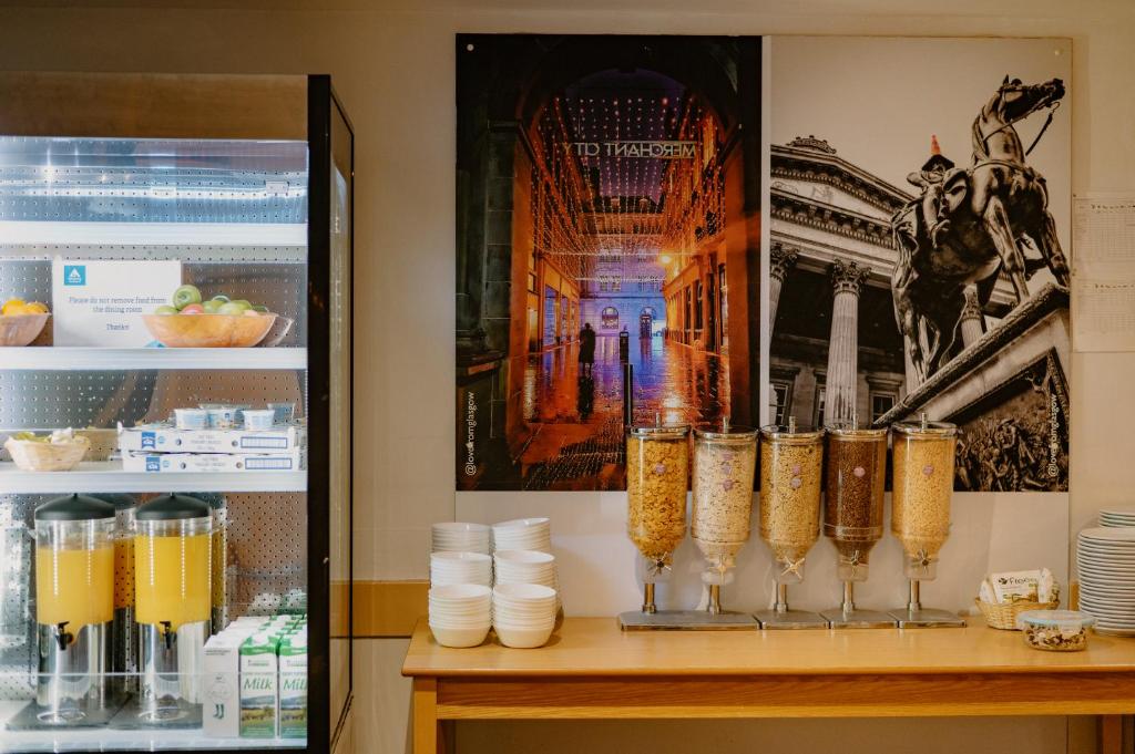 Jídlo v hostelu nebo okolí