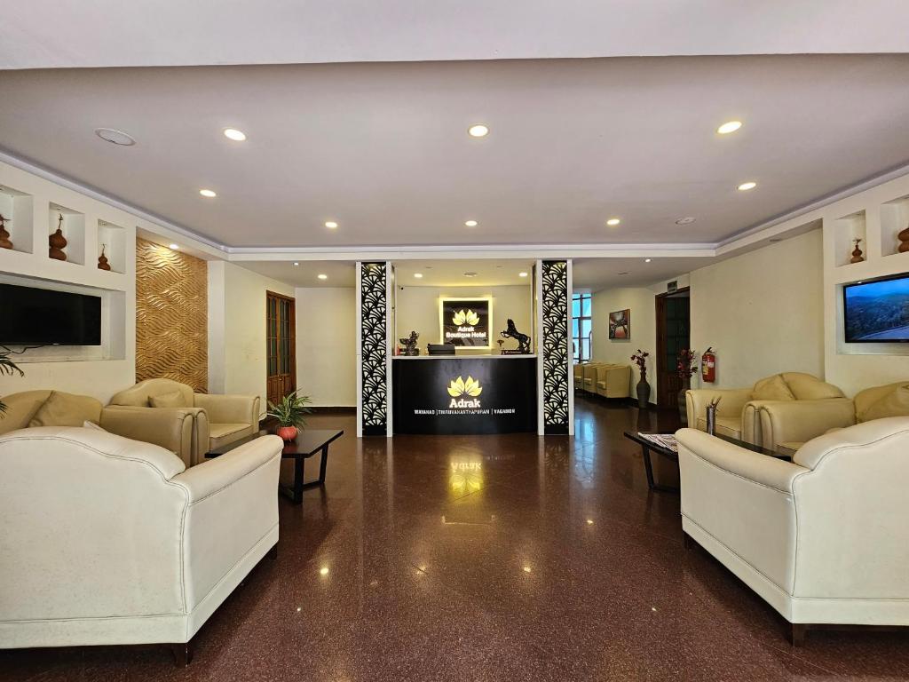 een woonkamer met 2 witte banken en een open haard bij ADRAK BOUTIQUE HOTEL in Trivandrum