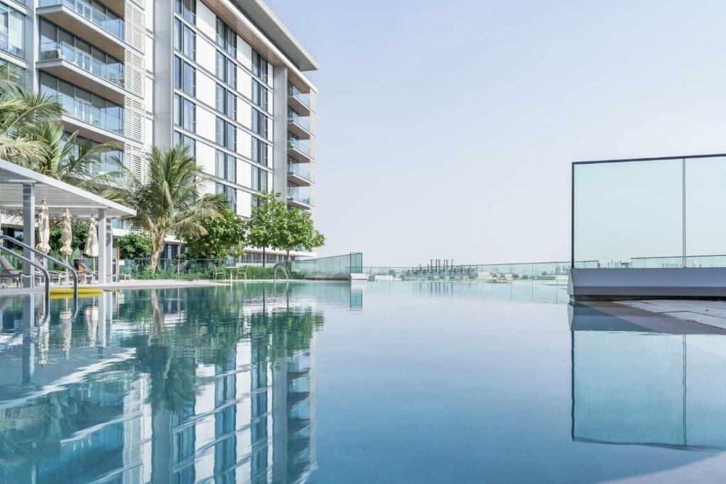 Bazén v ubytování GuestReady - Majestic Ain Dubai from your balcony nebo v jeho okolí