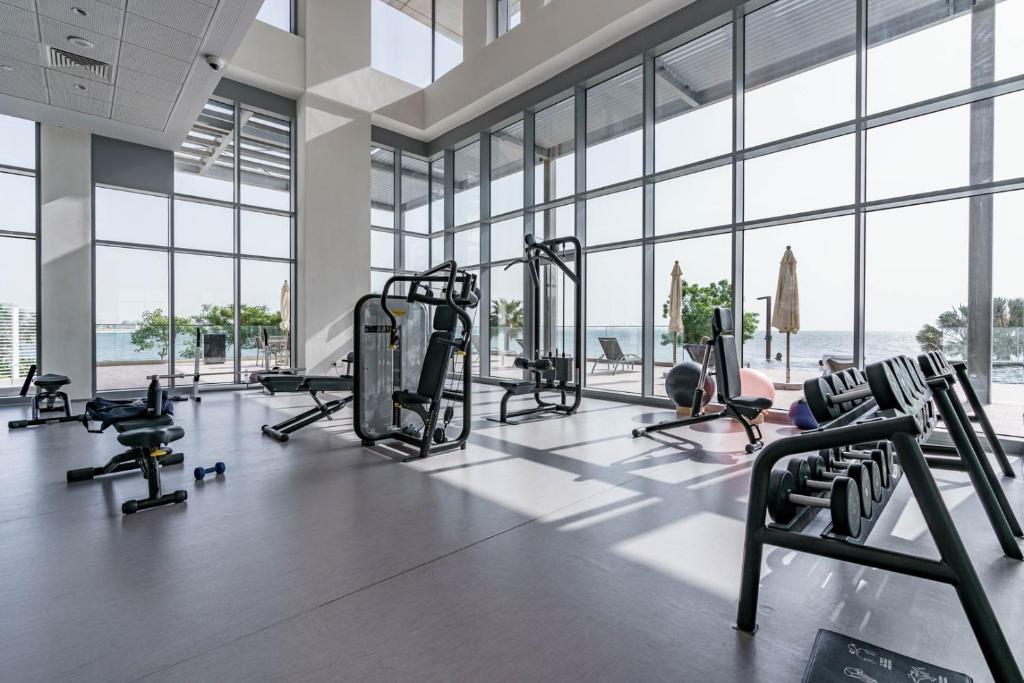 Fitness centrum a/nebo fitness zařízení v ubytování GuestReady - Majestic Ain Dubai from your balcony