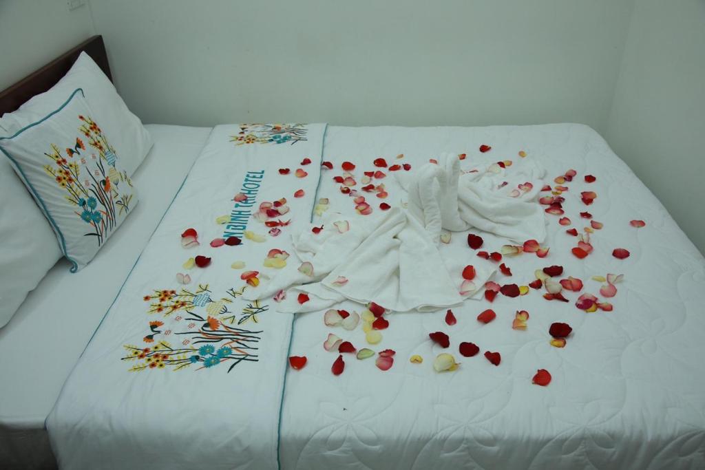 Postel nebo postele na pokoji v ubytování An Bình Tài Hotel