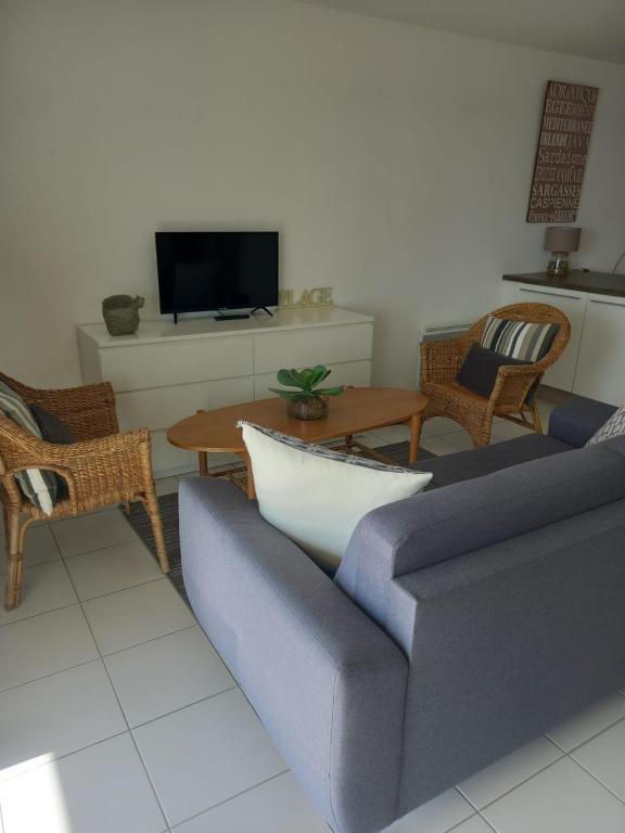 Photo de la galerie de l'établissement Rêve Bleu - Vue mer exceptionnelle - Wifi - draps et serviettes inclus - Balcon avec mobilier de jardin, à Penmarcʼh